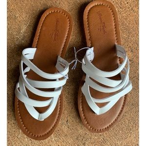 New Universal Threads Slippers